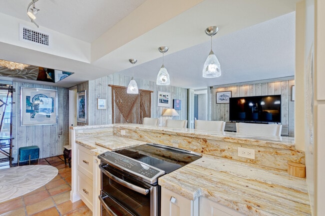 Building Photo - 5550 N Ocean Dr