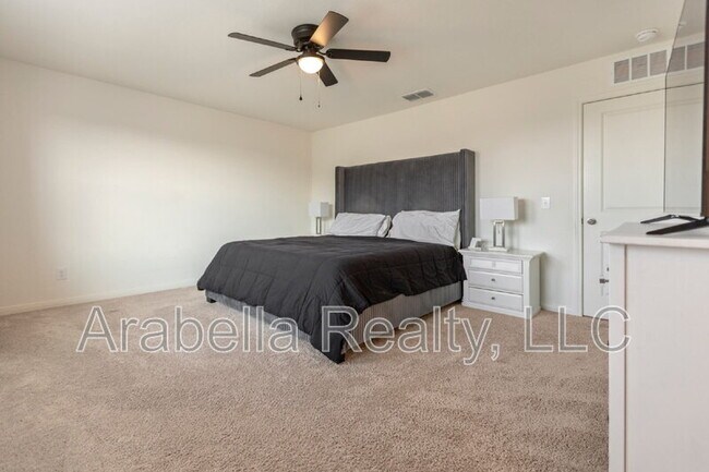 Building Photo - 5507 Finch Cyn
