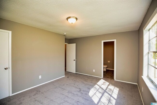 Building Photo - 3 Bedroom 1.5 Bath Home in Adamsville Area