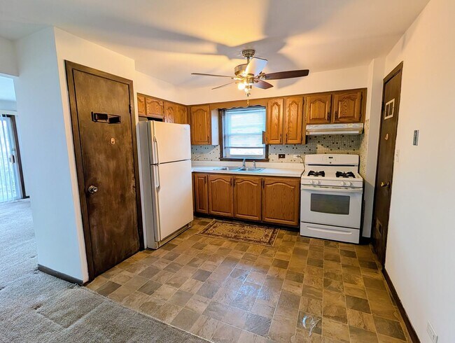 Building Photo - 8143 Marion Dr