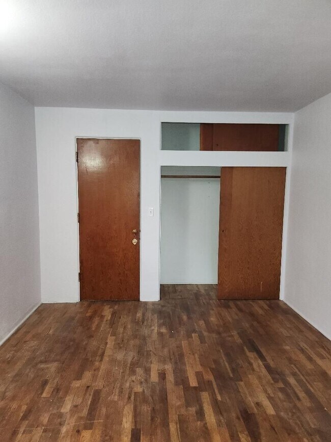 Building Photo - 3 bedroom 1 Bath House on Well