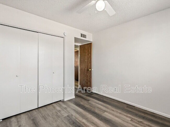 Building Photo - 3109 E Pueblo Ave