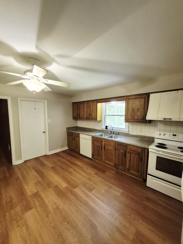 Building Photo - 3041 Clintwood Rd