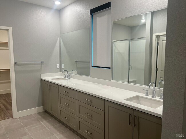 Building Photo - 5371 Elan Dr