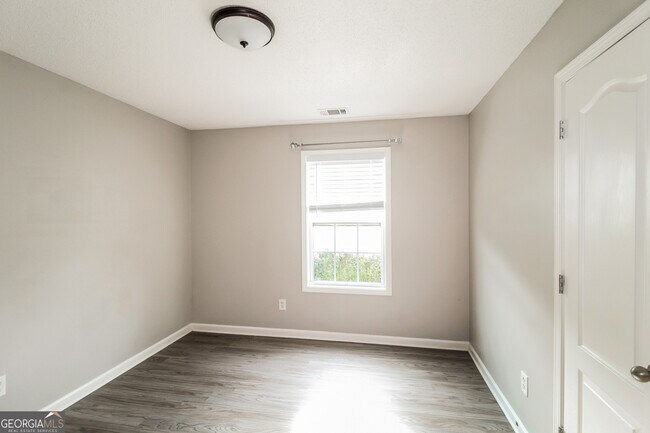 Building Photo - 50 Hastings Ln