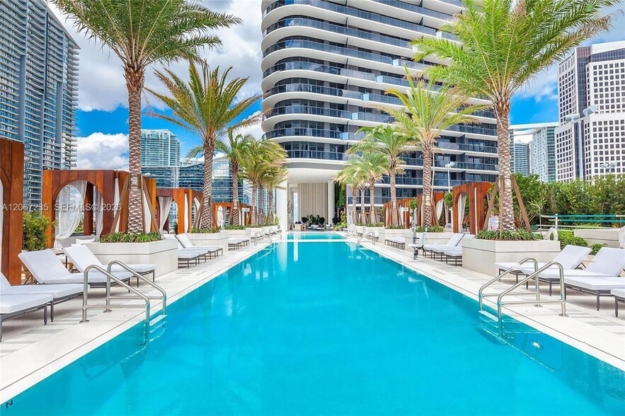 Building Photo - 801 S Miami Ave