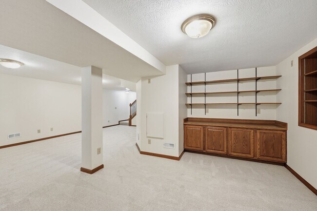 Building Photo - 7666 Windwood Dr
