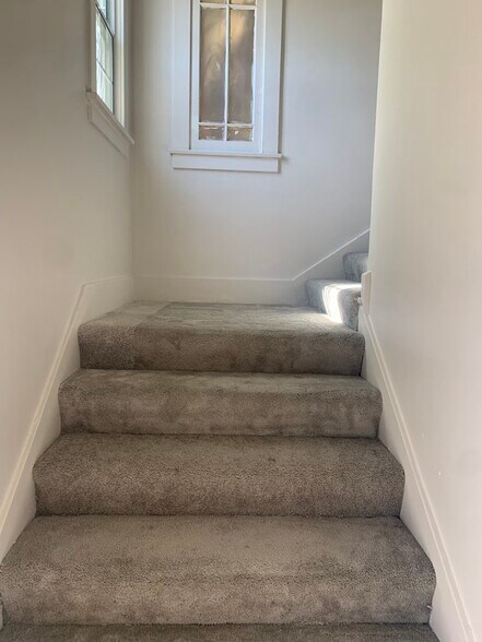 Building Photo - 120 N Berendo St