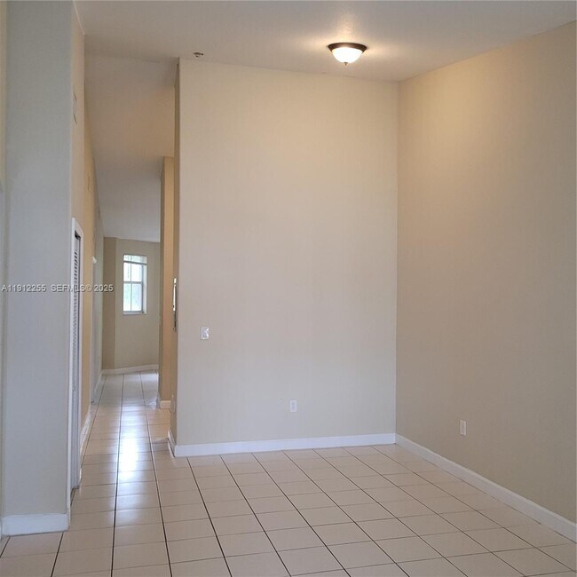 Building Photo - 1666 SE 27th Ct