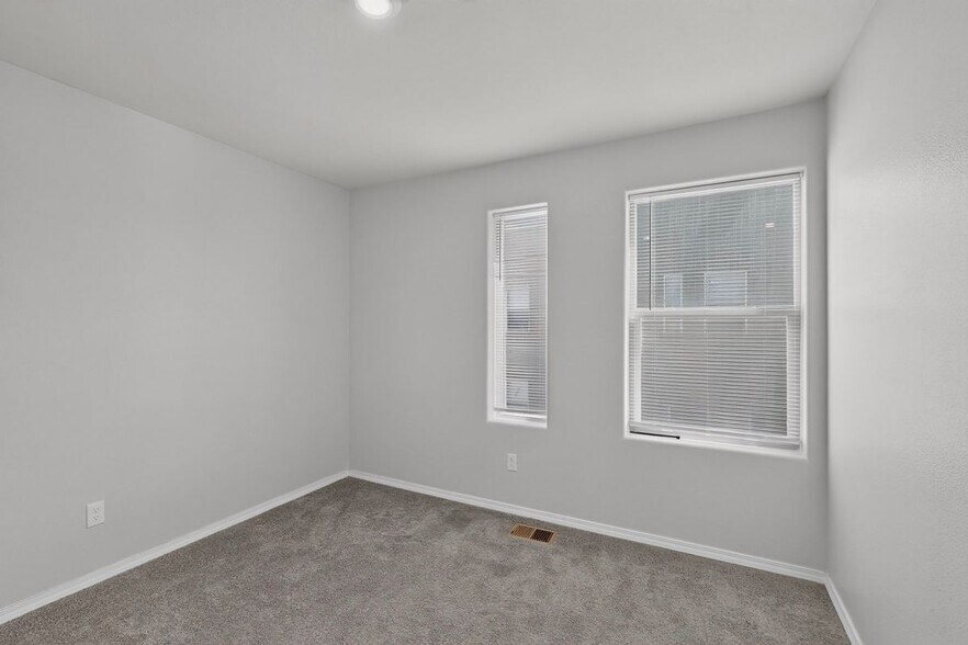 Building Photo - 1504 Gulfstream Dr SE