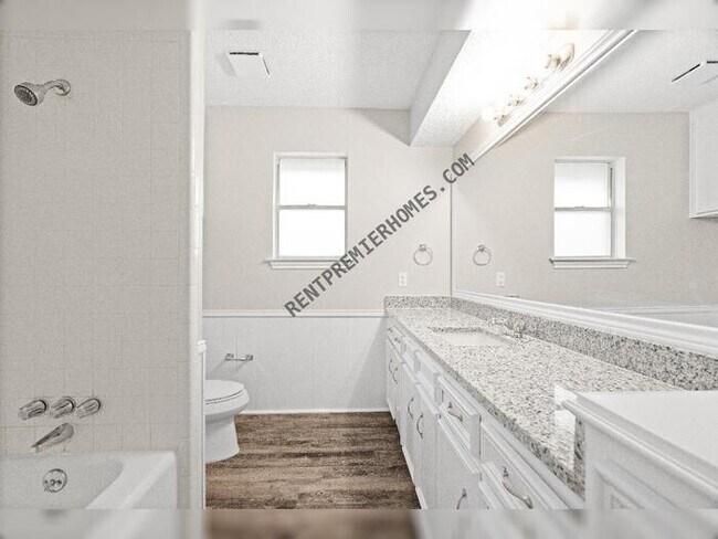 Building Photo - 1410 Pine Hill Dr