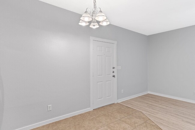 Building Photo - 2106 Cullen Ave