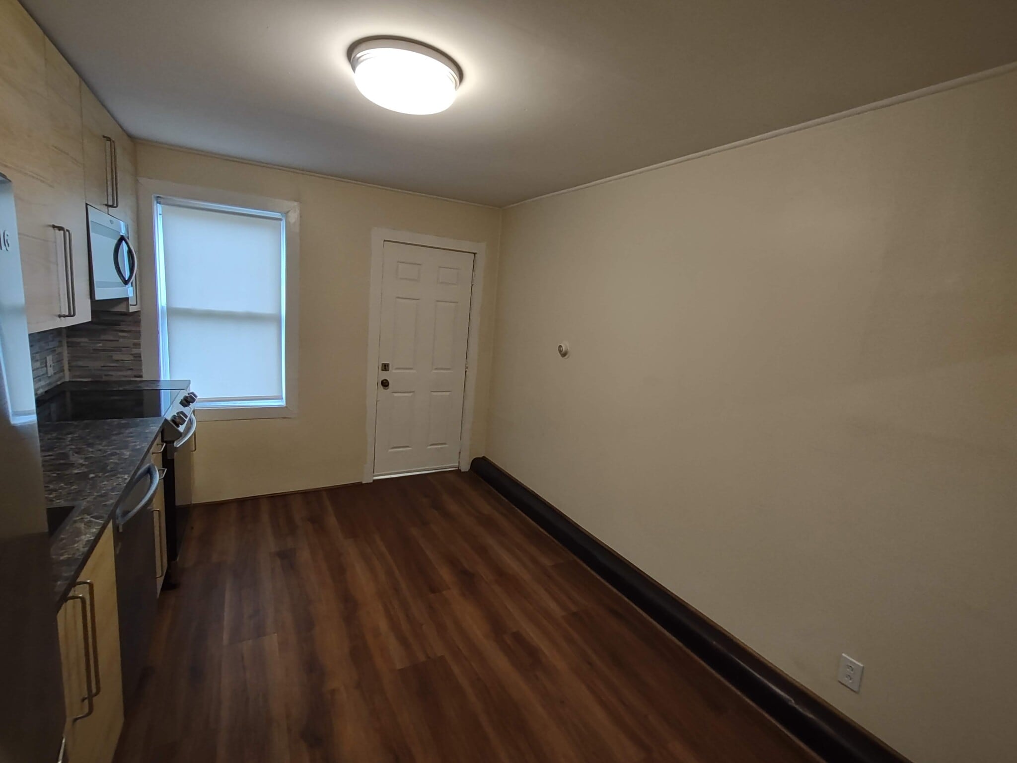 Eat-in kitchen - 273 Main St