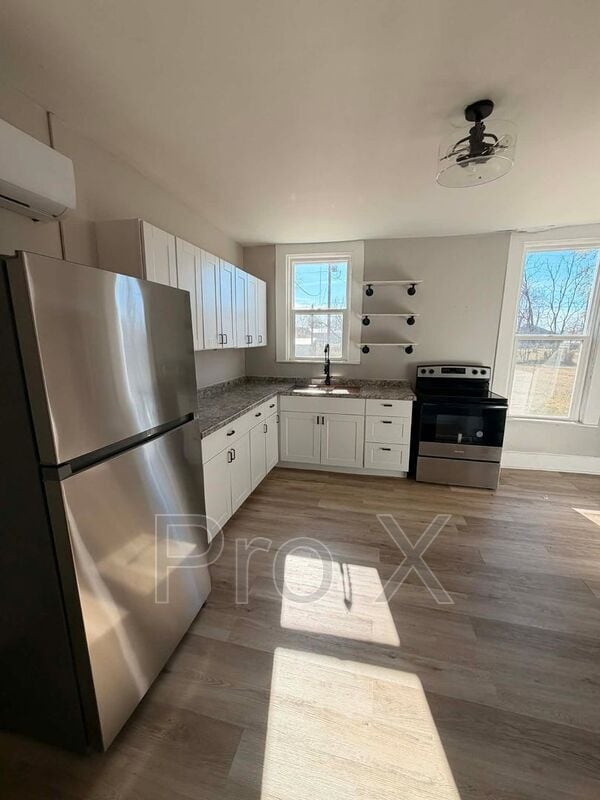 Building Photo - 1230 W 9th St