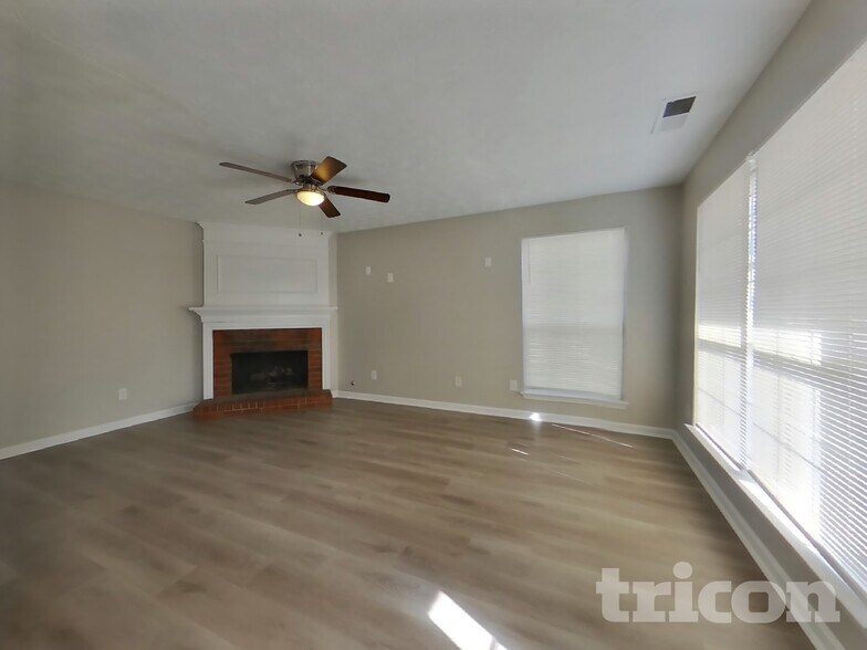 Building Photo - 9870 Rivercliff Ln