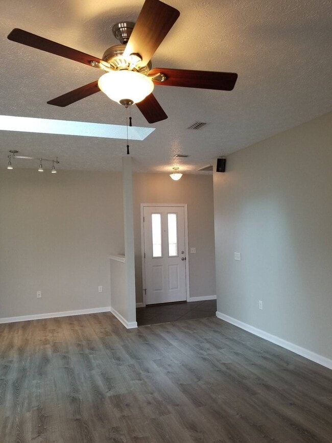 Building Photo - 2915 Cedars Crossing