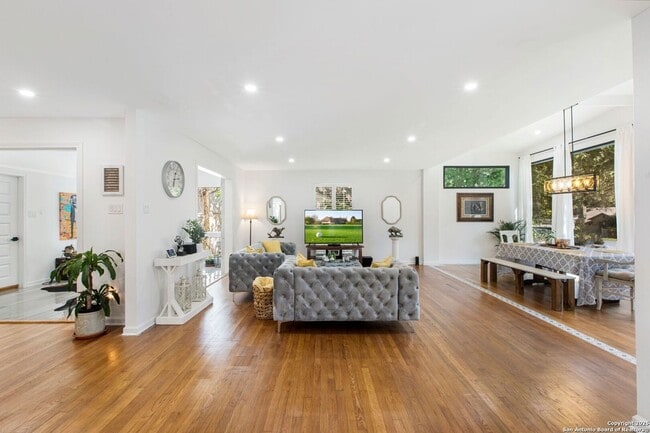 Building Photo - 423 College Blvd