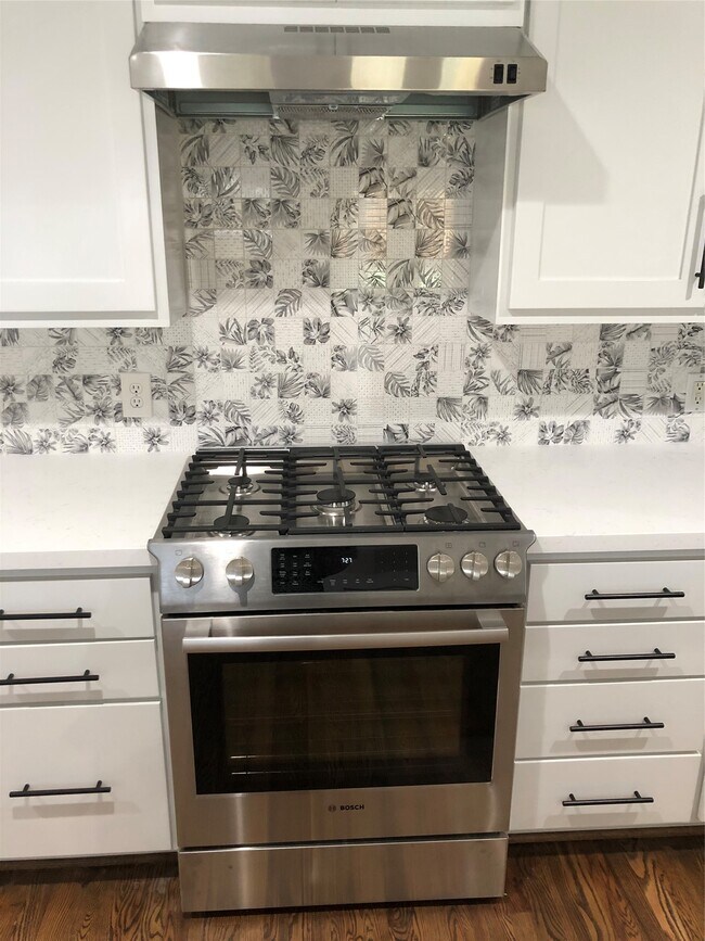 Building Photo - 1346 Chantilly Ln