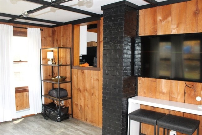 Building Photo - 16 Langlois Pines