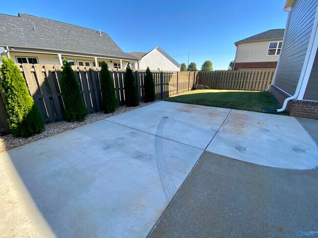 Building Photo - 1111 Pegasus Dr NW
