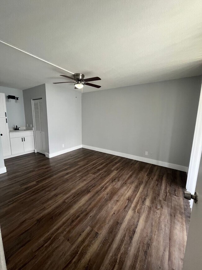 Building Photo - ONE BEDROOM ONE BATHROOM! WATERFRONT COMMUNITY!