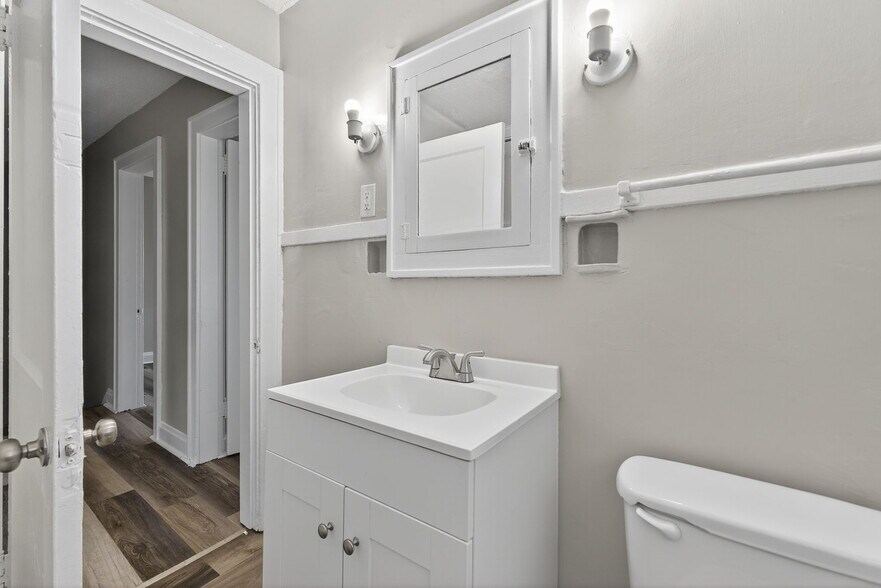 Building Photo - 1123-1125 S Ohio Ave