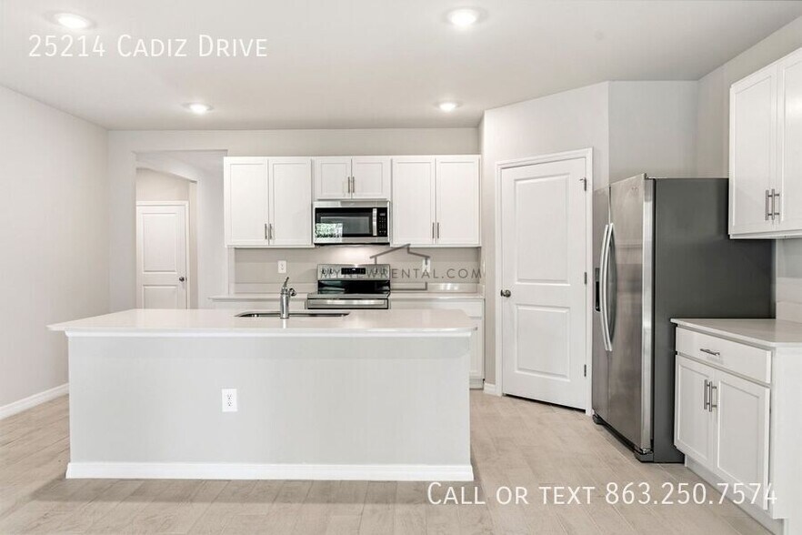 Building Photo - 25214 Cadiz Dr