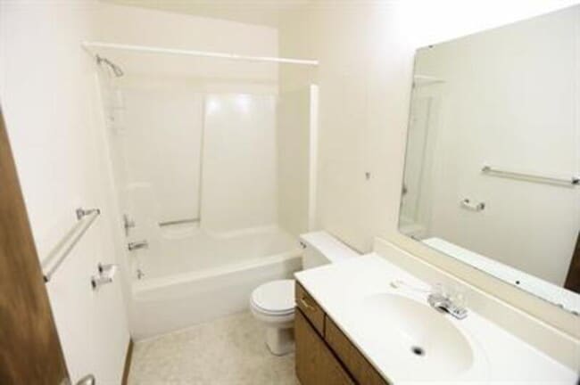 Building Photo - 2973 Englewood Ave SE