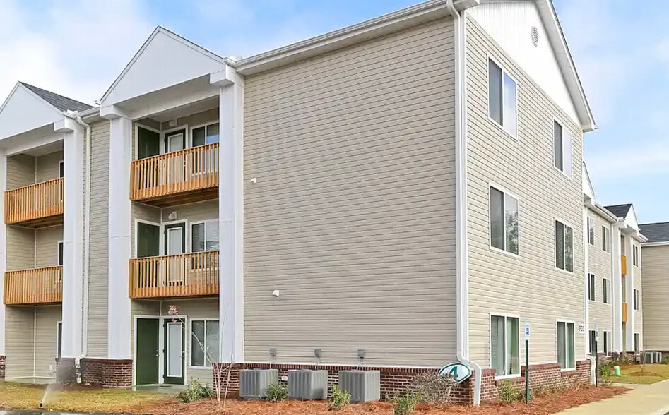 Building Photo - Summit Apartments
