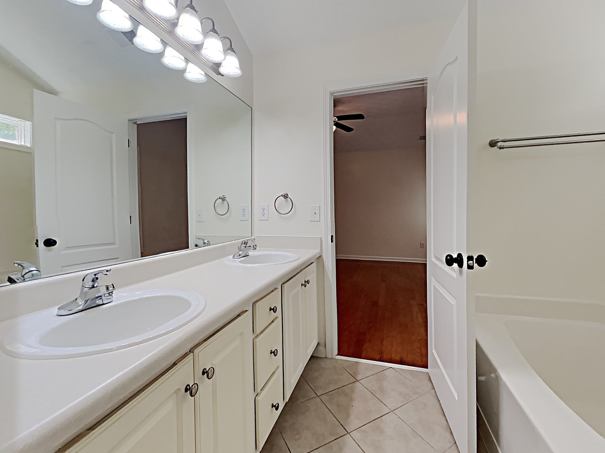 Building Photo - 406 Redwood Trail