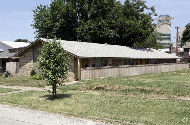 Primary Photo - The Cottages on Rockford