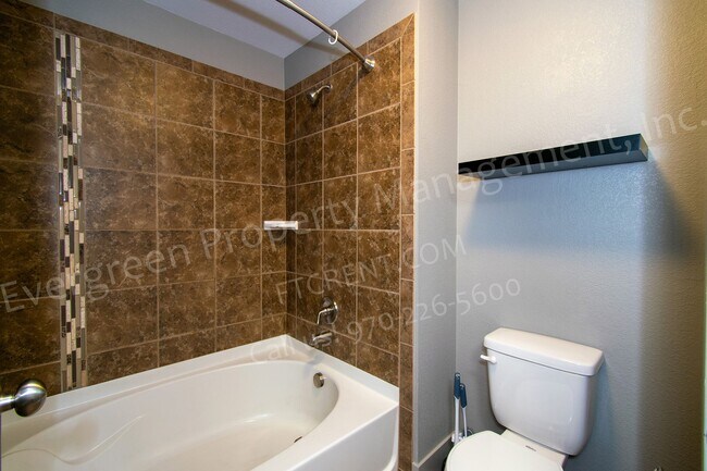 Building Photo - 2 bedroom, 2 bathroom condo in prime locat...