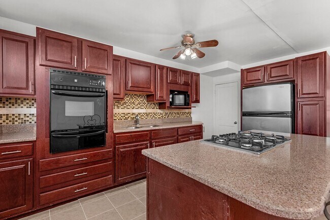 Building Photo - Charming 4-bedroom, 2-bath