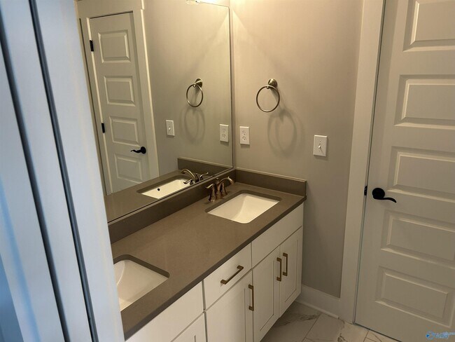 Building Photo - 6619 Camilla Dr