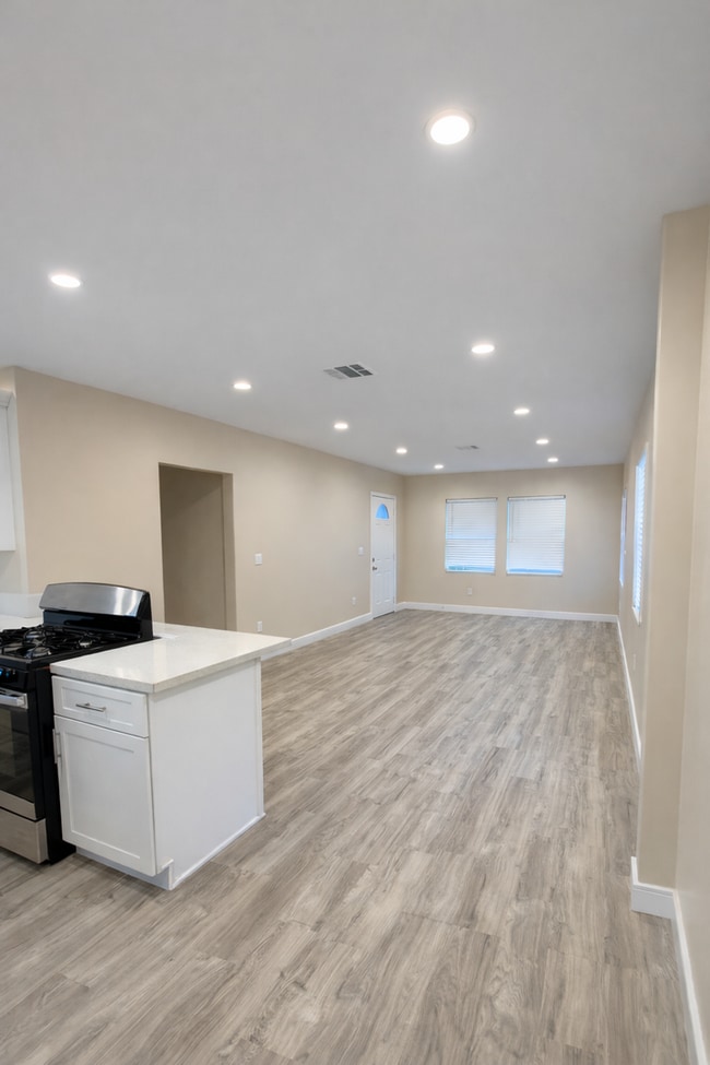 Building Photo - Fully Renovated 3-Bed, 2-Bath Home in Quiet Sylmar Community