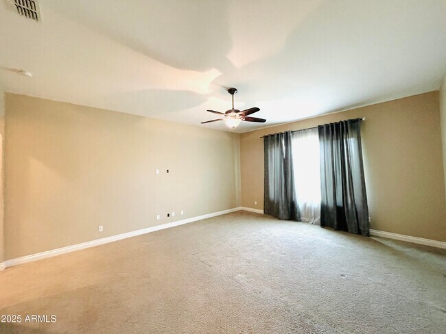 Building Photo - 3104 E Wildhorse Ct