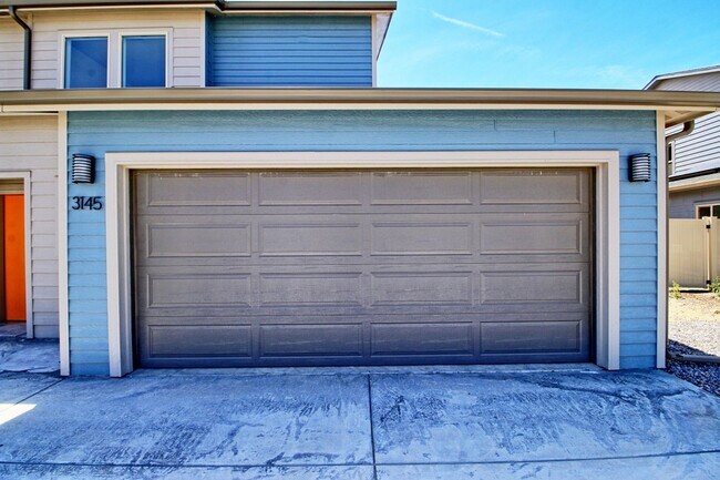 Building Photo - Beautiful Brand-New 3 Bedroom Home Near the Colorado River & Trail System