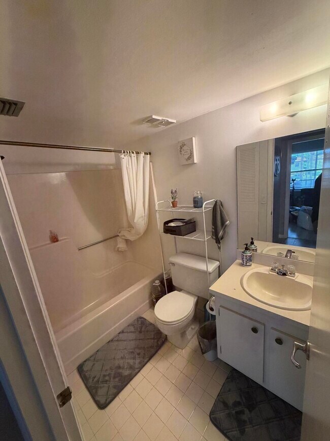 Building Photo - 7161 Golf Colony Ct