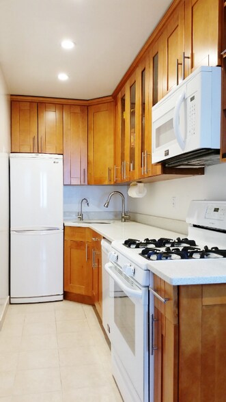 Building Photo - 153 E 87th St