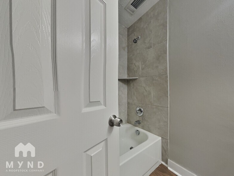 Building Photo - 4101 W Pear St