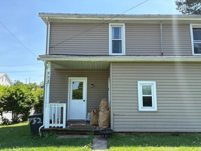 Building Photo - 3 Bedroom 1 Bathroom in Elizabethtown!