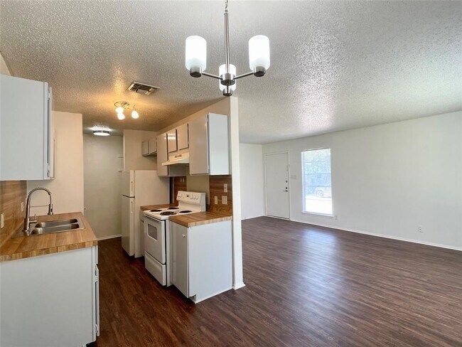 Building Photo - 2603 Brickford Cove