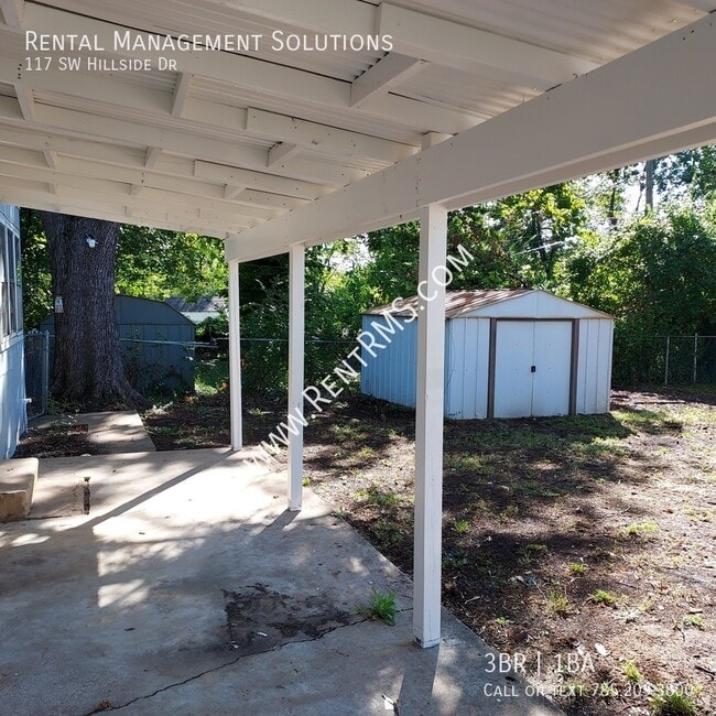 Building Photo - 117 SW Hillside Dr