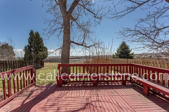 Building Photo - 940 Royal Crown Ln