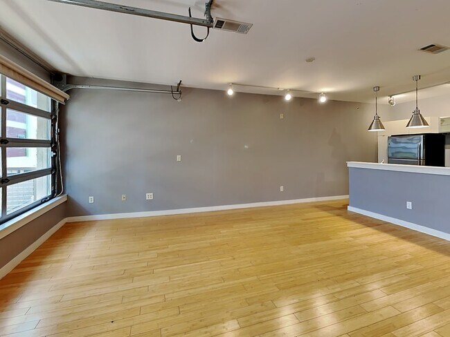 Building Photo - 1111 S Akard St