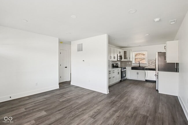 Building Photo - 21 N Devon Ave