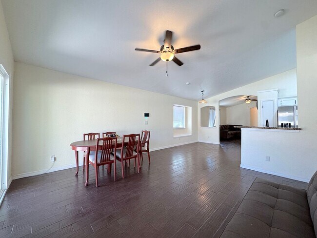 Building Photo - East El Paso 4 bed Refrig A/C close to Park!