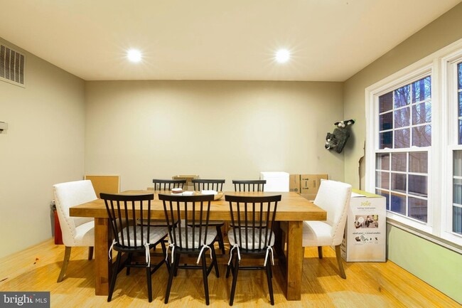 Building Photo - 7966 Hidden Bridge Dr