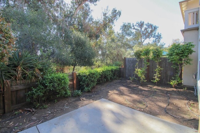 Building Photo - Walnut Grove 3 Bedroom Townhouse