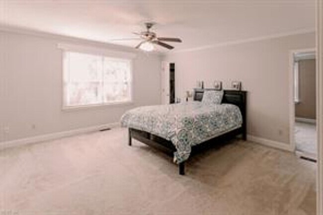 Building Photo - Gorgeous 4 bed, 3 bath in Great Bridge!